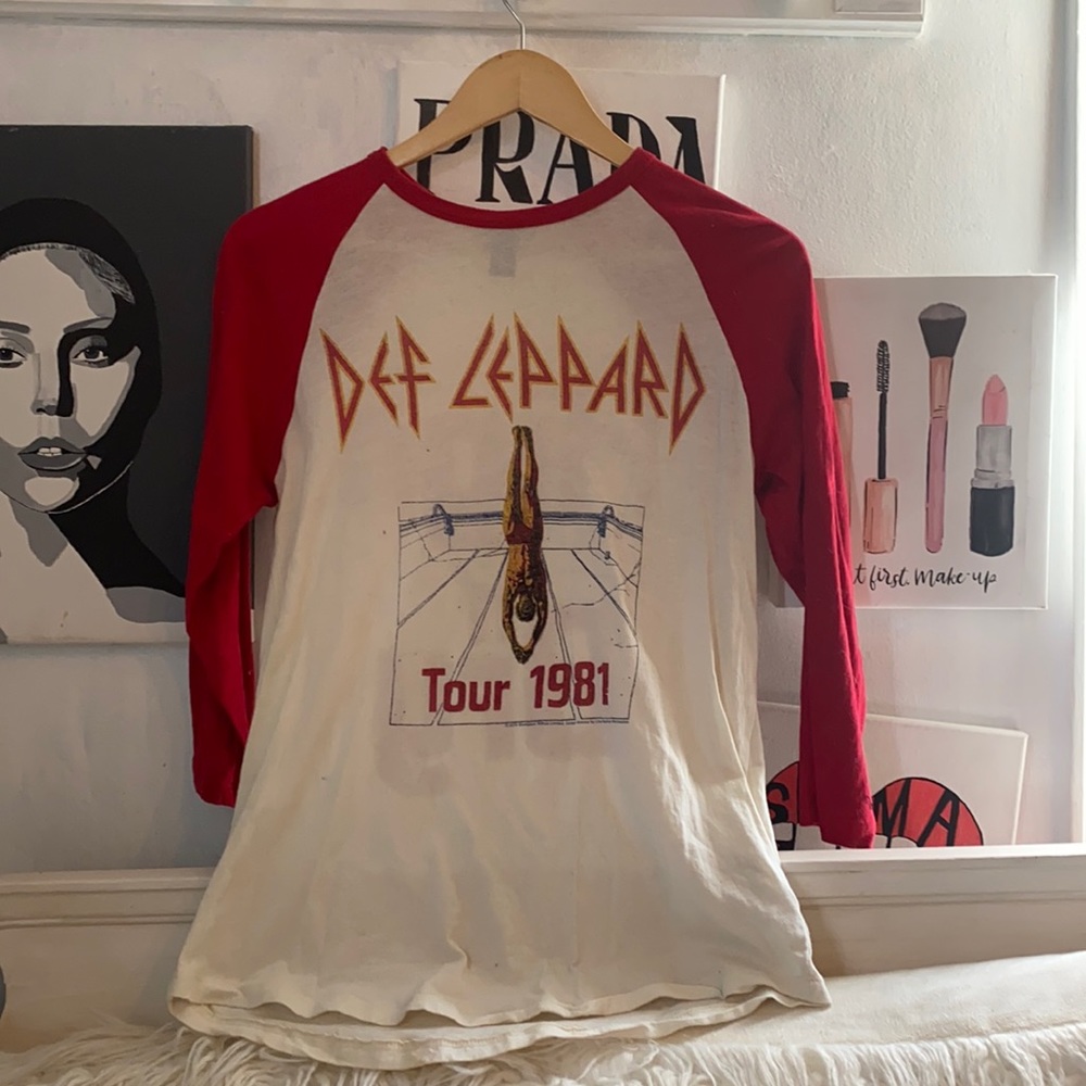 Forever21 Quarter Sleeve Graphic Tee